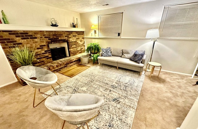 Charming 1-Bedroom with Living Room & WiFi – 29 Min to Downtown Indianapolis!