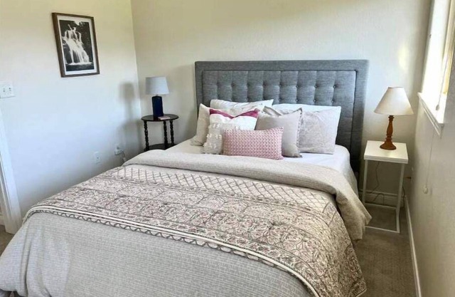 Charming 1-BR carriage house in quiet neighborhood