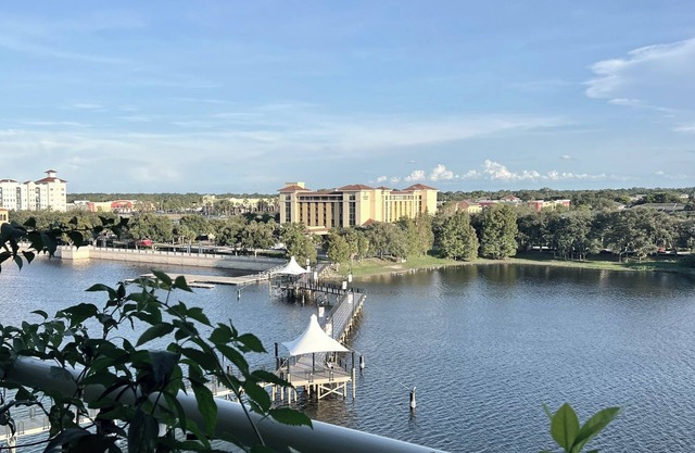 Charming 1bd/1bth waterfront condo w/fitness room/spa pool in Altamonte Springs