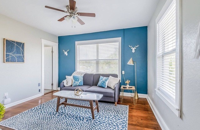 Charming 1br wBalcony 2 blks to DNTN