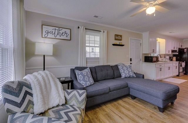 Charming 2-Bd 1-Ba home in Easley near GVL & Clemson w/WiFi, Self check-in & AC