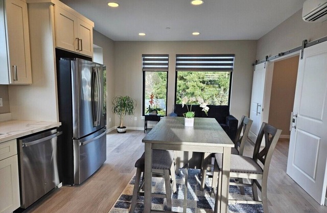 Charming 2-bdrm, 2-bath Guesthouse near Seatac Airport