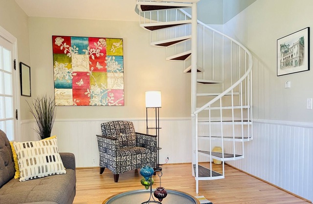 Charming 2 bed 2 Blocks from Pearl St