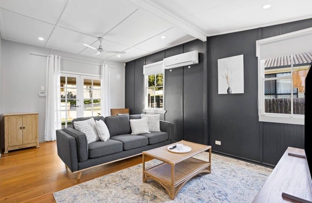 Charming 2-Bed Cottage Near Local Shops