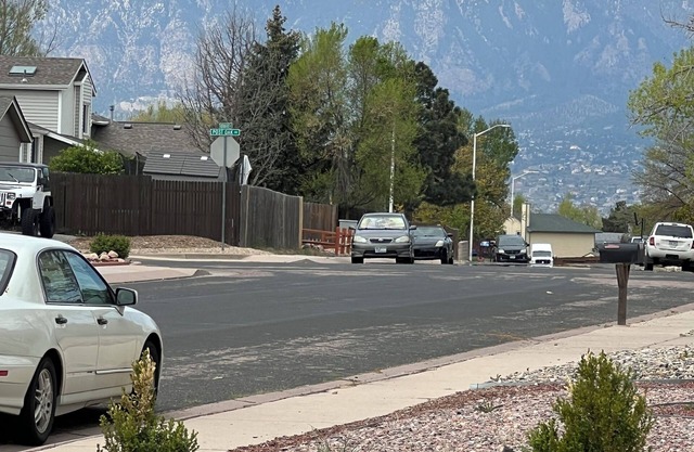 Charming 2-bedroom townhome in Colorado Springs. Charming family home