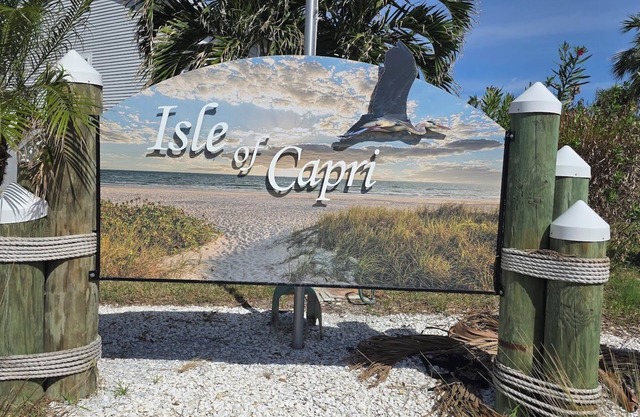 Charming 2 Bed Treasure Island Townhouse, heated community pool.