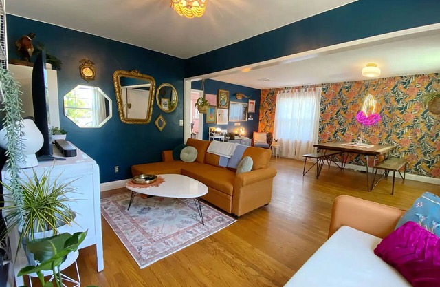 Charming 2-bedroom historic bungalow - Downtown SLO