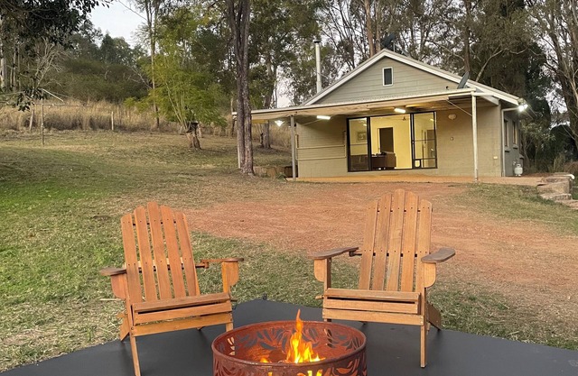 Charming 2-bedroom farm stay cottage in Murphys Creek
