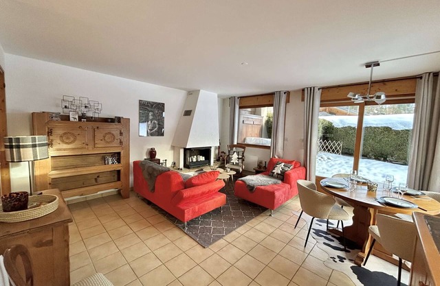 Charming 2-bedroom apartment, garden, parking, and wifi in Demi-Quartier