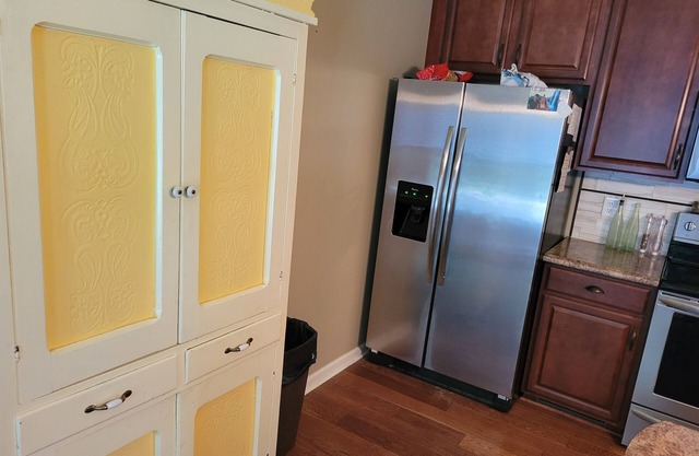 Charming 2-bedroom house in Gilbertsville with WiFi and AC.