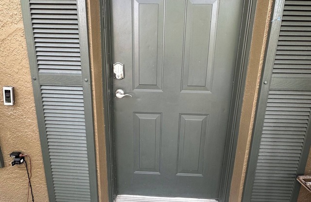 Charming 2-bedroom townhome in Wesley Chapel with Pond view