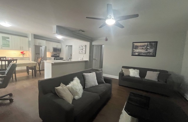 Charming 2-bedroom apartment in terrific Burlington with WiFi and free parking