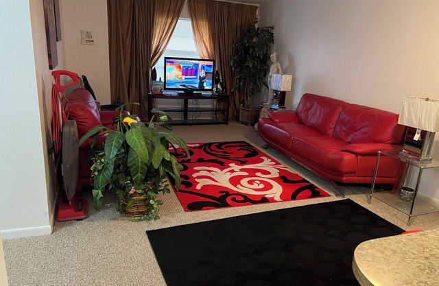 Charming 2-bedroom apartment with WiFi, AC in terrific Lakeland