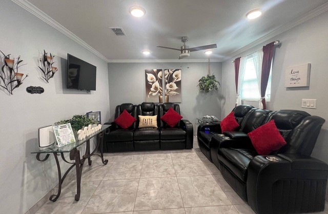 Charming 2-bedroom apartment in North of Lakeland with WiFi, AC