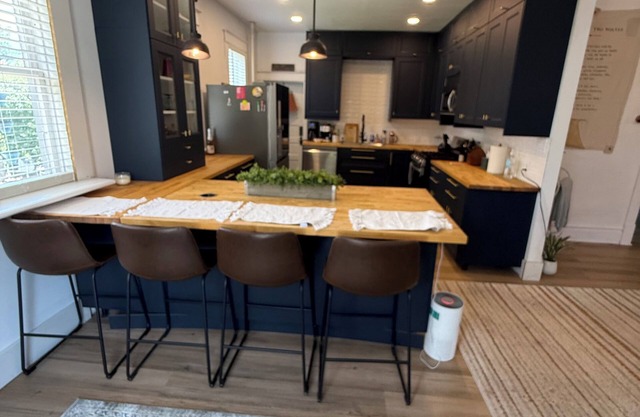 Charming 2-bedroom apartment in welcoming Laramie with WiFi