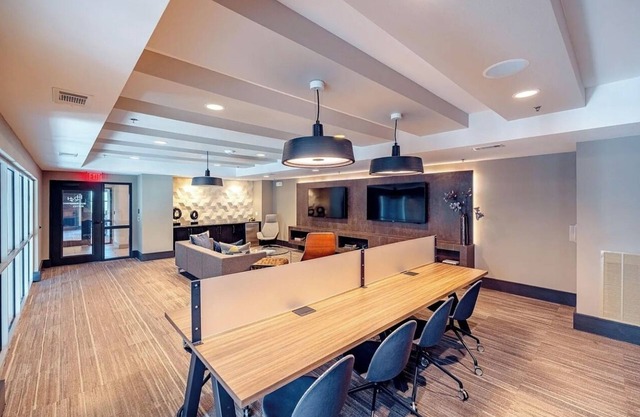 Charming 2-bedroom apartment with balcony, and fitness room in marvelous Austin