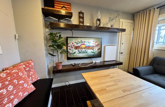 Charming 2-bedroom apartment with AC, WiFi Near Cherry Creek, Denver