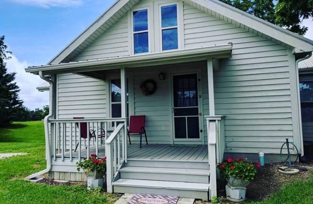 Charming 2 bedroom cottage