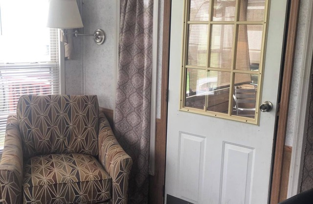 Charming 2-bedroom cabin in lovely Lancaster County