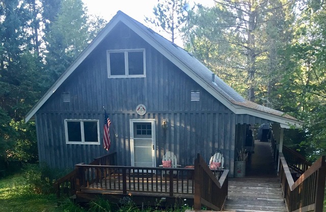 Charming 2-bedroom cabin in peaceful Lutsen with WiFi
