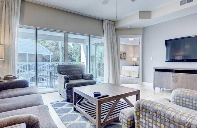 Charming 2-bedroom condo with AC, fitness room in Clermont