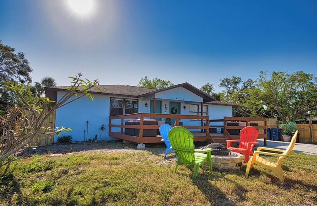 Charming 2-bedroom duplex in lovely Nokomis. 12 min walk to beach pet friendly