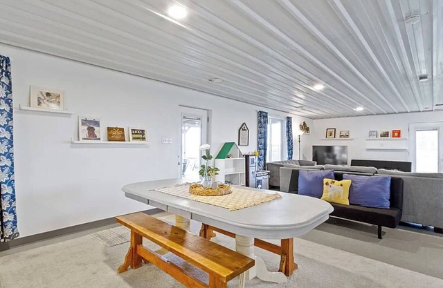 Charming 2-bedroom guesthouse with AC, WiFi on a farm close to Grand Park