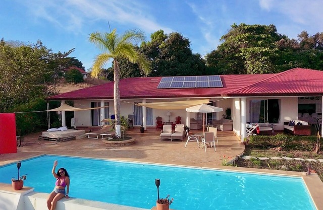 Charming 2-bedroom house in Montezuma with WiFi, AC