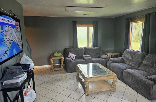 Charming 2-bedroom house just 12 miles from airport with spectacular auroras.