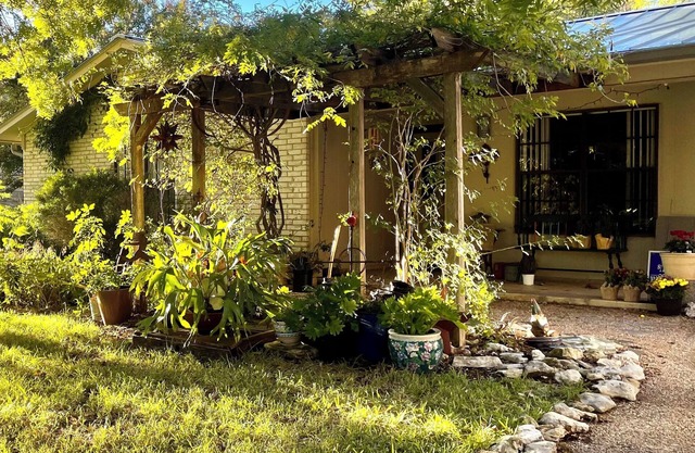 Charming 2-bedroom home in south Austin n