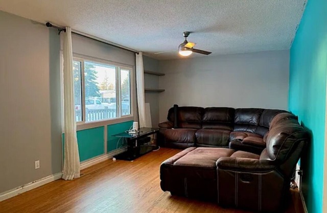Charming 2-bedroom house with AC, WiFi in lovely Edmonton