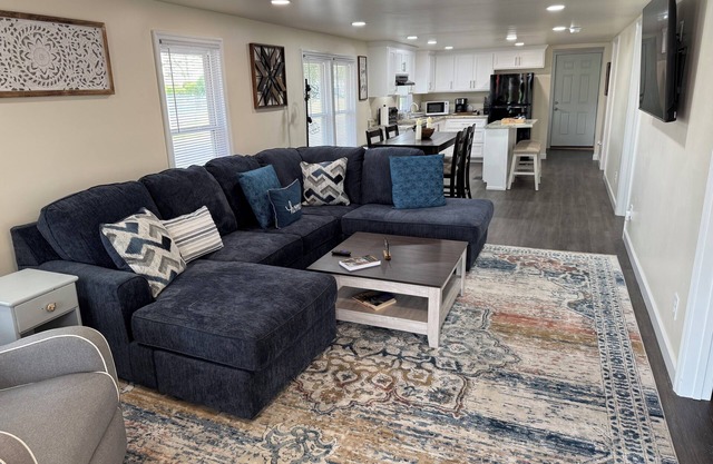 Charming 2-bedroom house with AC, WiFi in the heart of Pembroke