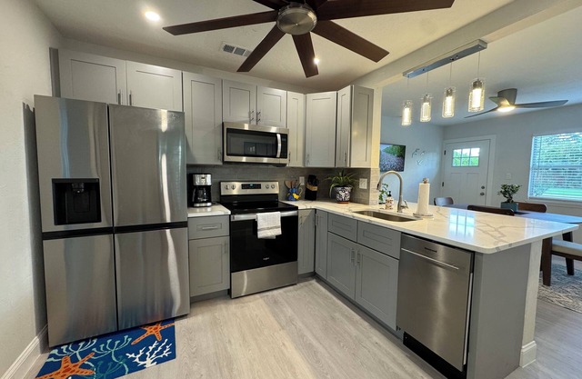 Charming 2-bedroom house located just minutes from Siesta Key