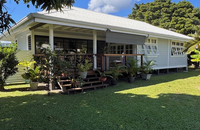 Charming 2-bedroom house in welcoming Papeete with WiFi, AC