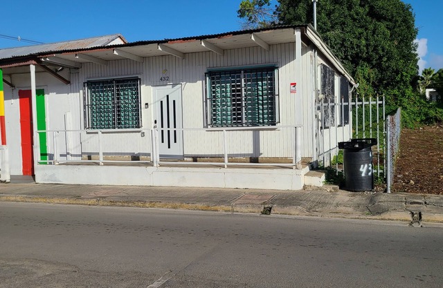 Charming 2-bedroom house in enchanting Vieques with WiFi, AC