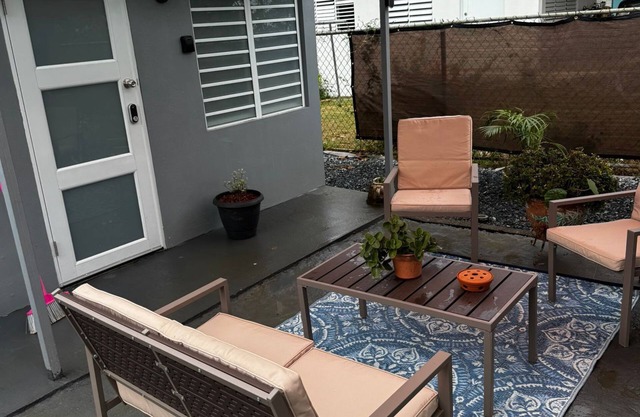 Charming 2-bedroom house with WiFi, AC, jacuzzi in delightful Camuy