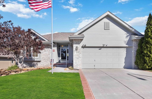 Charming 2-bedroom house in lovely Omaha with AC, WiFi.