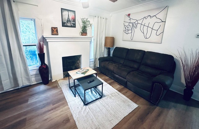 Charming 2-bedroom house in fabulous Seminole Heights with fully Fenced Yard