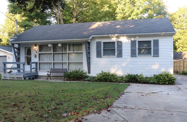 Charming 2-bedroom newly renovated house in Charlotte