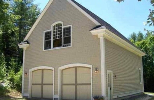 Charming 2-bedroom secluded house yet close to center of Gray and I95