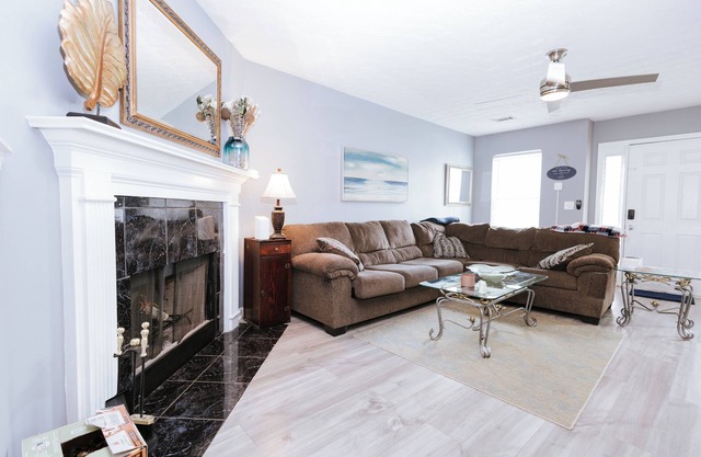 Charming 2-bedroom townhome in Decatur with AC, WiFi