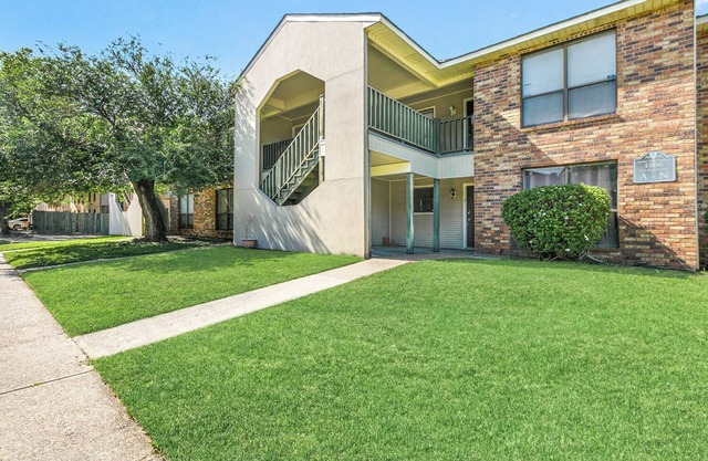 Charming 2-bedroom condo with WiFi, AC in fantastic Baton Rouge