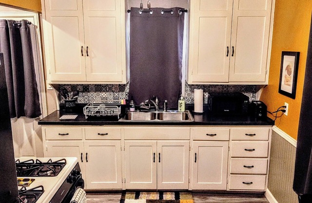 Charming 2-bedroom house in wonderful Minneapolis with WiFi