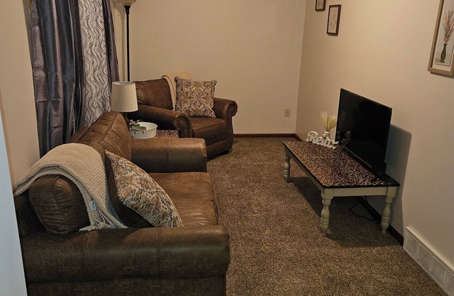 Charming 2-bedroom apartment with AC, WiFi in lovely Phillipsburg