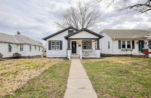 Charming 2-bedroom house with AC, WiFi in Saint Joseph