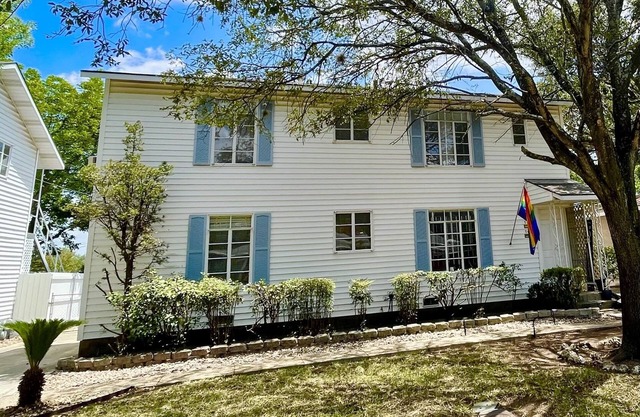 Charming 2 Bedroom! Pet Friendly!