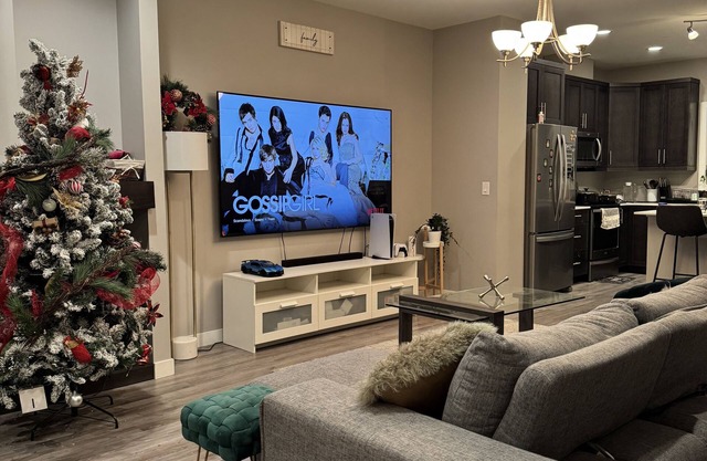Charming 2-bedroom with WiFi, AC in fabulous Winnipeg