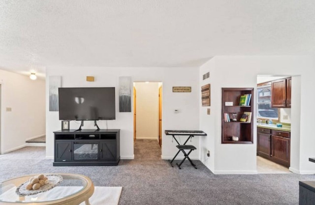 Charming 2 bedrooms with sofa bed townhome wonderful place in Des Moines area
