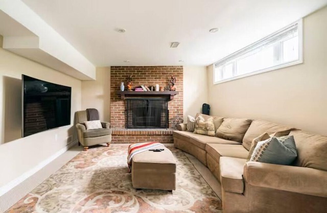 Charming 2-BR Apt | Private Entry | Self Check-in | Parking | 15min→Downtown
