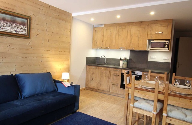 Charming 2-Room Mountain Condo for 6, Renovated, Balcony, Parking - Montgenèvre